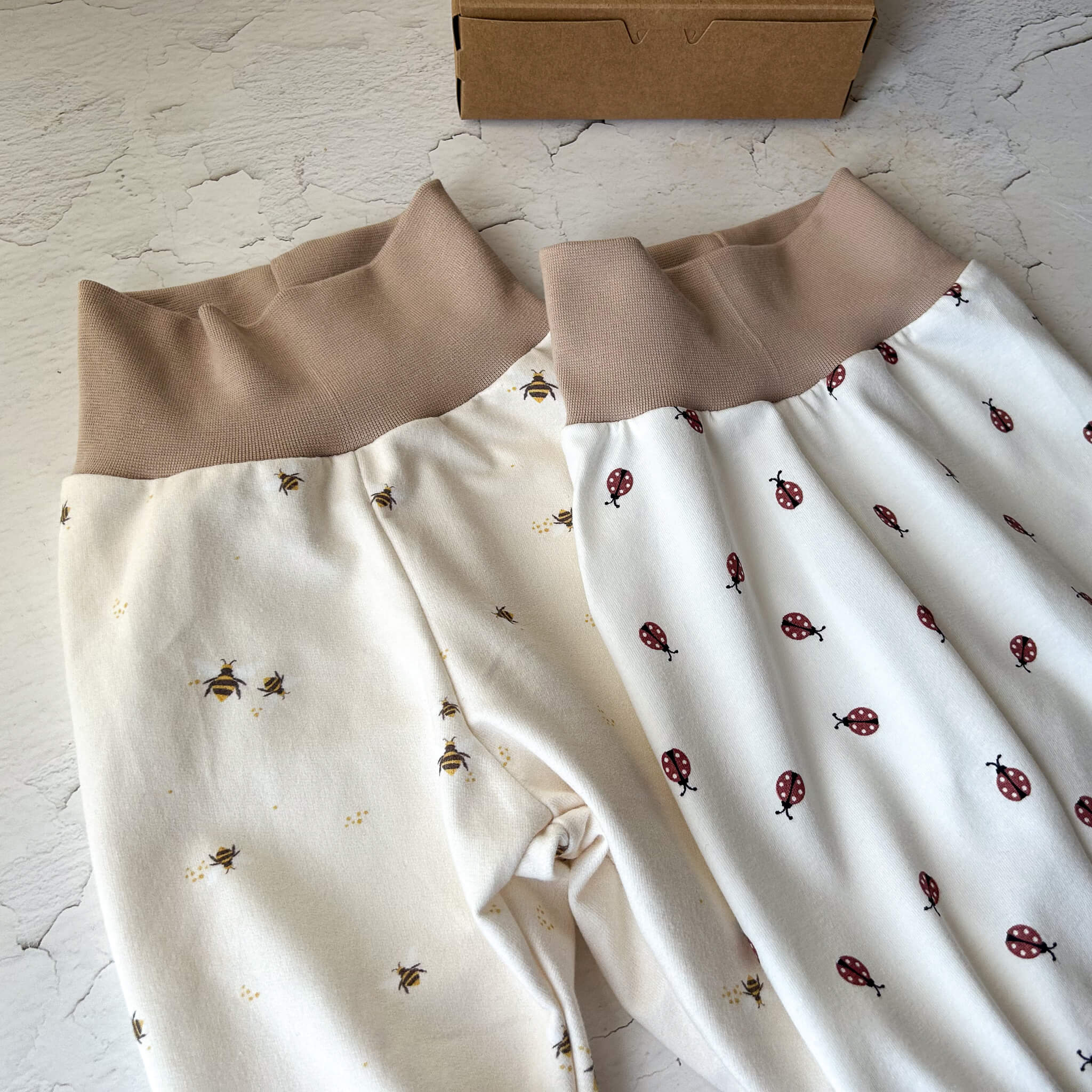 Hosen Set „Kleine Freunde“ – Baby Pumphosen – Bild 3