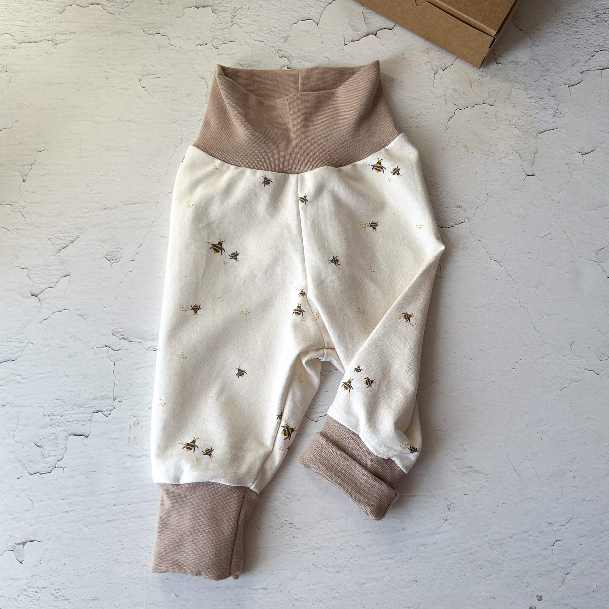 Hosen Set „Kleine Freunde“ – Baby Pumphosen – Bild 6